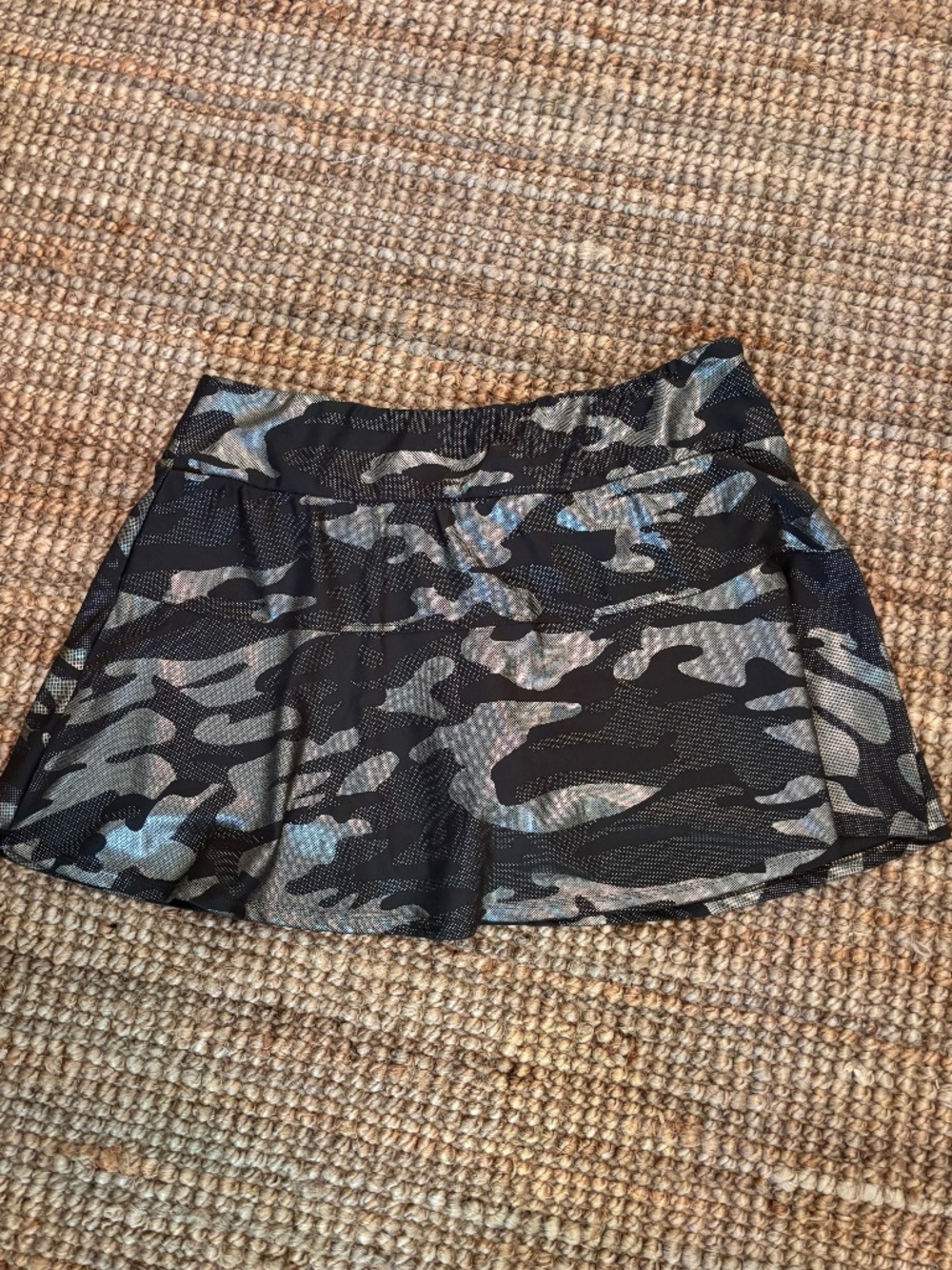 Queen of the Court Green Camo Foil Tennis Pickleball Skirt/Skort. Size L.